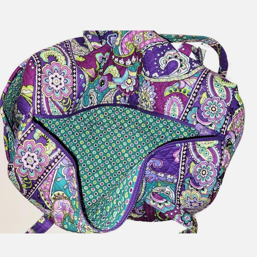 Like new Vera Bradley Large Duffel - Heather Purple Paisley